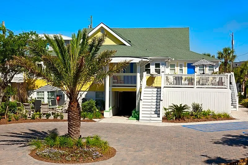 The Georgianne Inn & Suites hotel hero