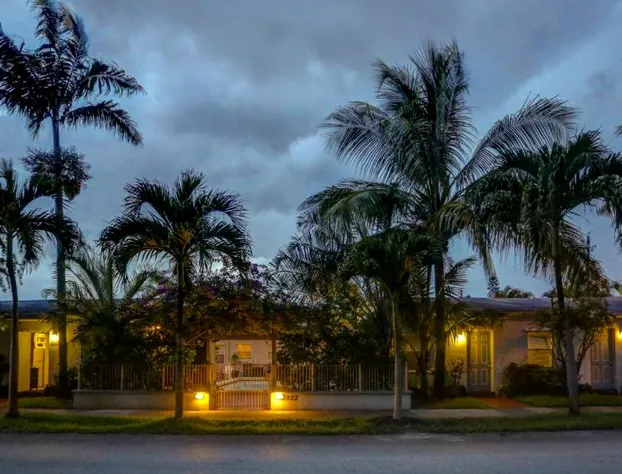 Richards Motel Courtyard hotel detail image 1
