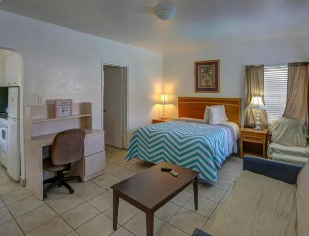 Richards Motel Courtyard hotel detail image 2