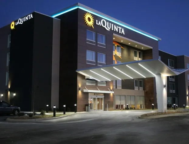La Quinta Inn & Suites by Wyndham Bardstown hotel detail image 1
