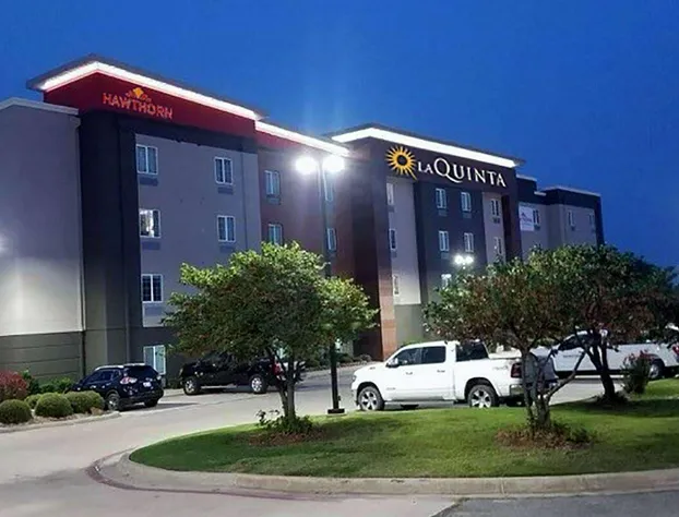 La Quinta Inn & Suites By Wyndham Ardmore hotel detail image 1