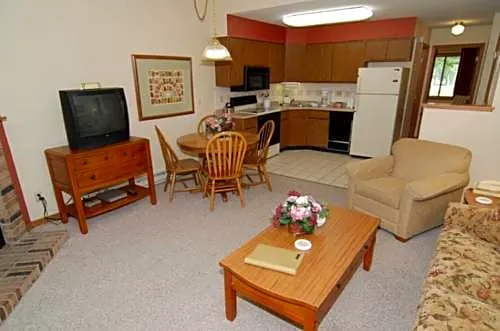 Tamarack and Mirror Lake Resort hotel detail image 3