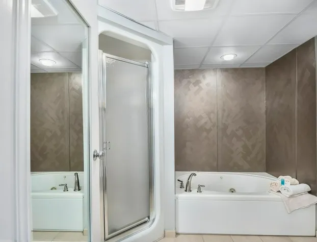 First Floor Master Suite Bay View hotel detail image 3