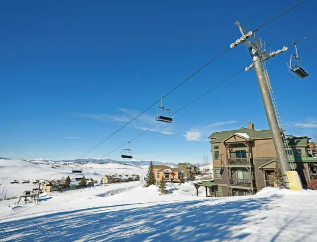 Kicking Horse Lodges 3-201 hotel detail image 2