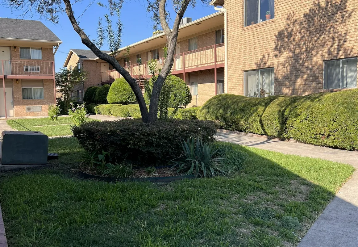 Hallmark Inn and Suites hotel hero