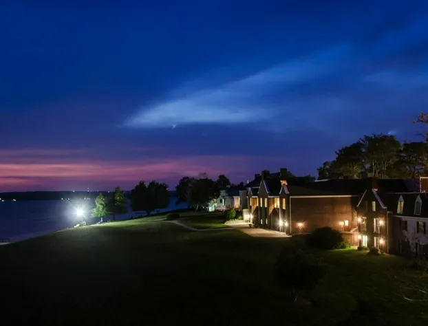 Top Floor East Family Deluxe hotel detail image 1