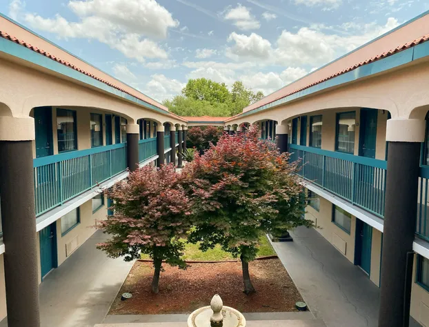 Motel 6 Savannah, GA- Gateway & I-95 hotel detail image 2