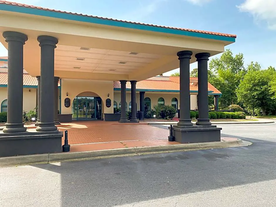 Motel 6 Savannah, GA- Gateway & I-95 hotel hero