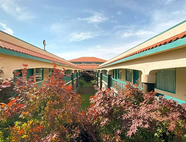 Motel 6 Savannah, GA- Gateway & I-95 hotel detail image 1