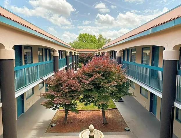 Motel 6 Savannah, GA- Gateway & I-95 hotel detail image 2