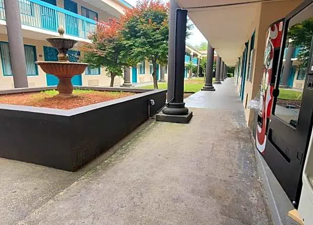 Motel 6 Savannah, GA- Gateway & I-95 hotel detail image 3