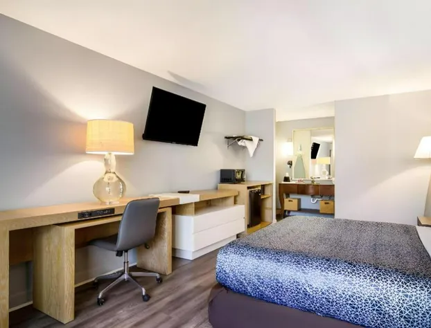 Suburban Studios Brunswick I-95 hotel detail image 1