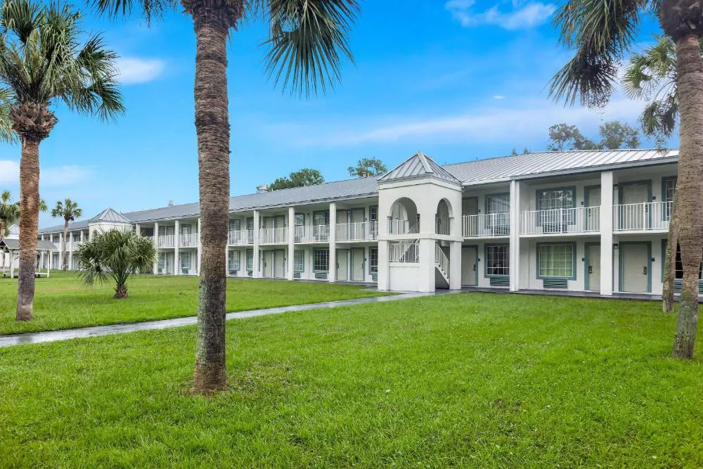 Suburban Studios Brunswick I-95 hotel hero