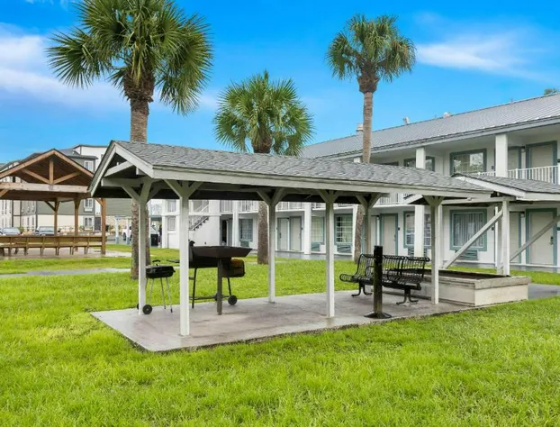 Suburban Studios Brunswick I-95 hotel detail image 1