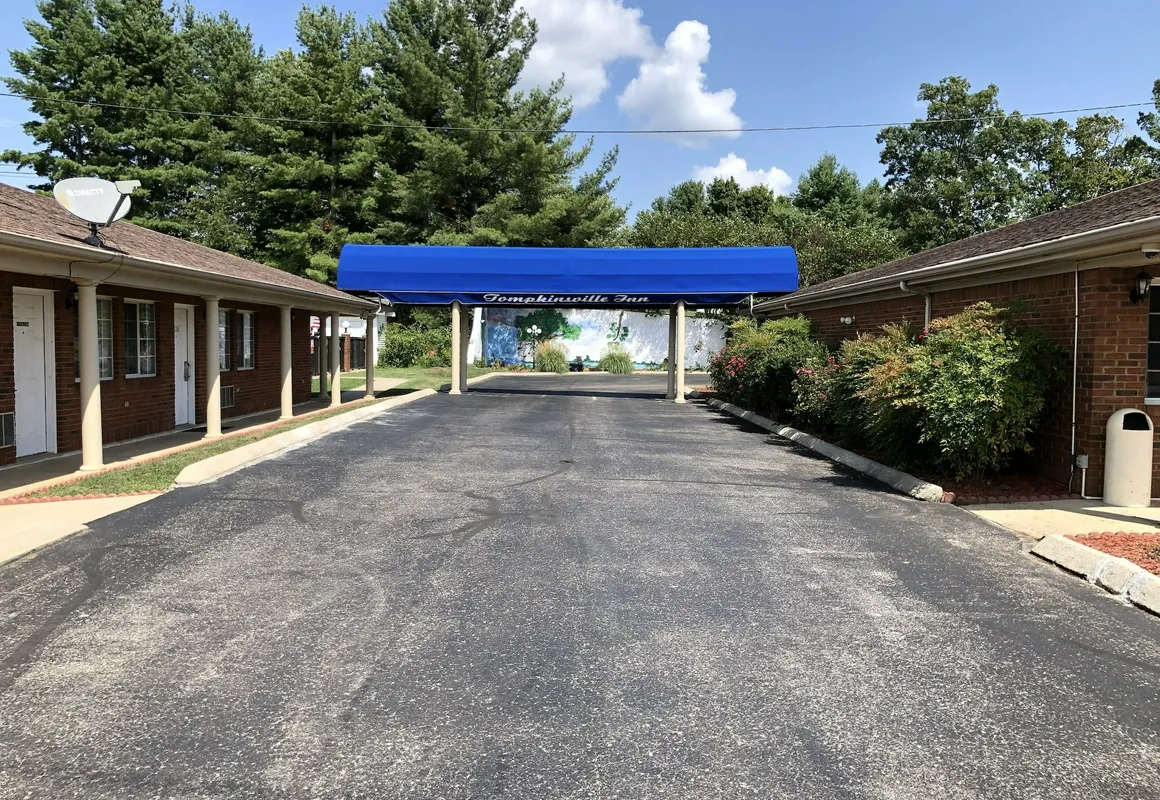 The Tompkinsville Inn hotel hero