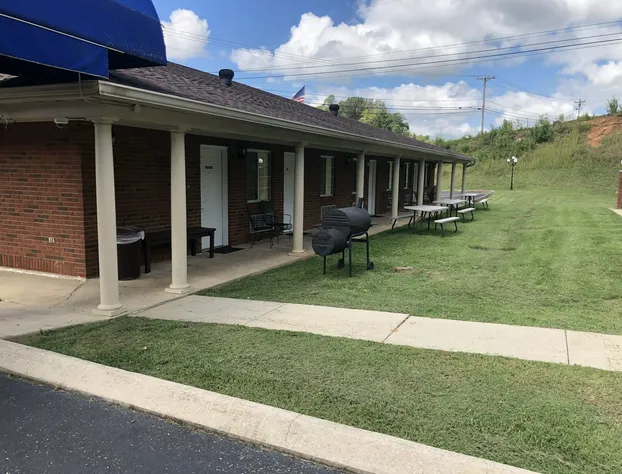 The Tompkinsville Inn hotel detail image 3