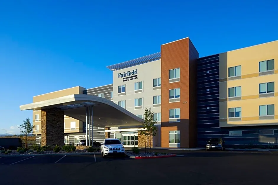 Fairfield Inn & Suites by Marriott Palmdale West hotel hero