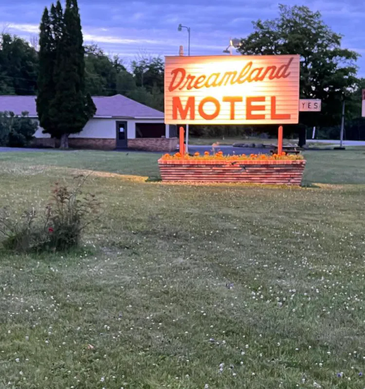 Adoba Dreamland hotel hero