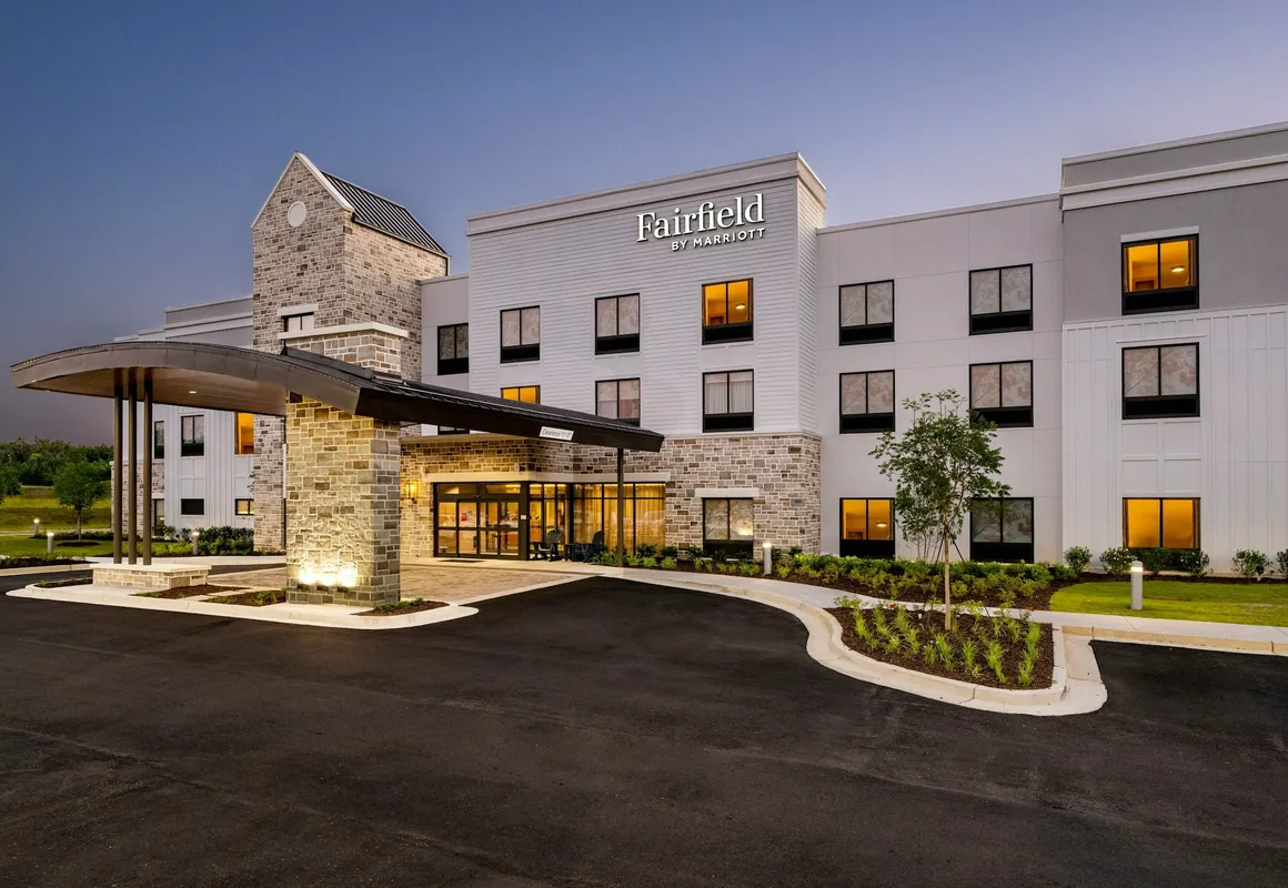 Fairfield Inn & Suites by Marriott Rome hotel hero