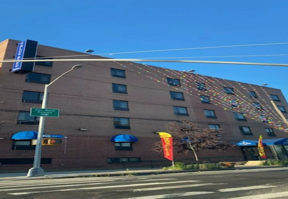 Blue Bird Inn hotel hero