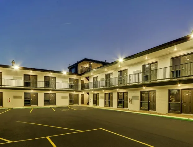 The Shamrock hotel detail image 2