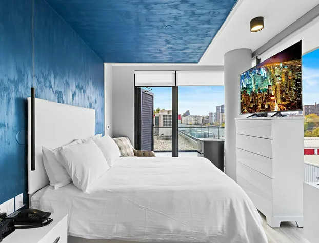 Global Luxury Suites at The Arches hotel detail image 3