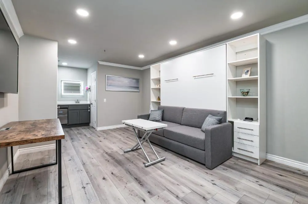 Omeo Suites hotel hero