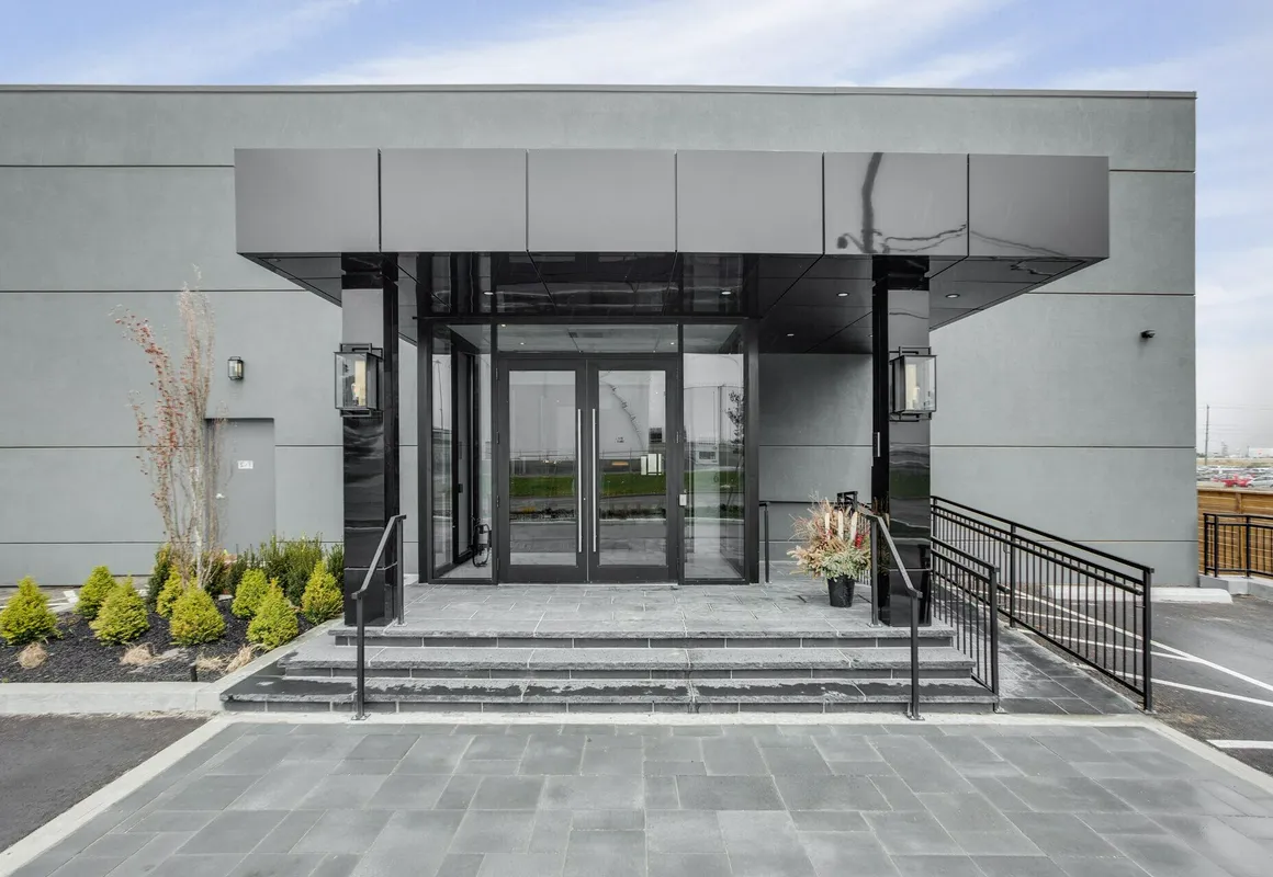 Dream Suites at YYZ hotel hero