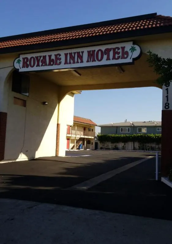 Royale Inn Motel hotel hero
