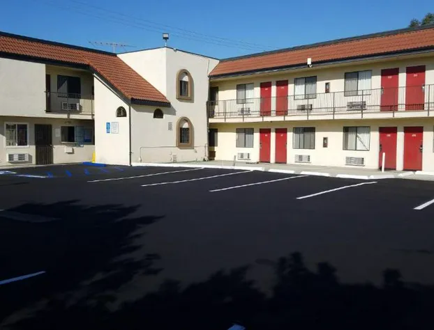 Royale Inn Motel hotel detail image 1