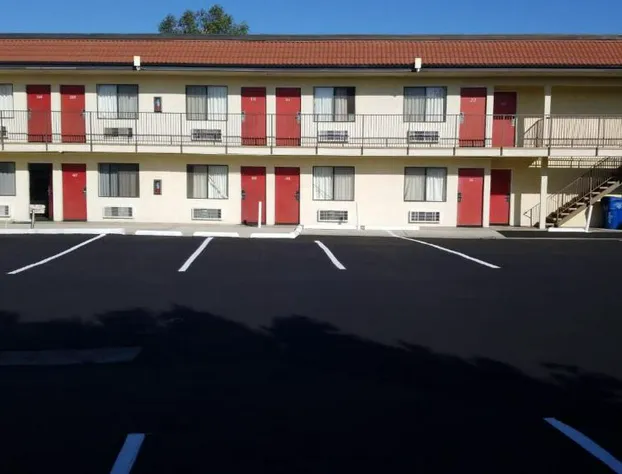 Royale Inn Motel hotel detail image 2