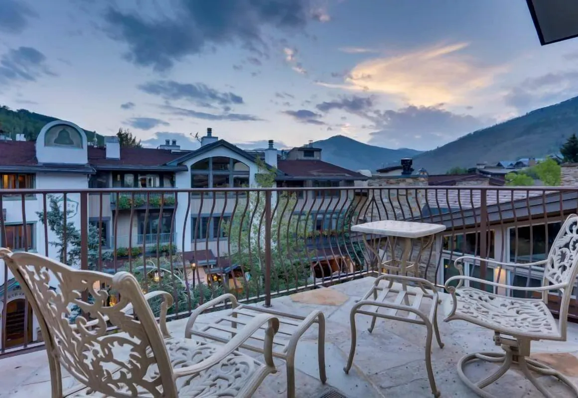 Red Lion Penthouse hotel hero