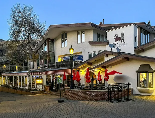 Red Lion Penthouse hotel detail image 3