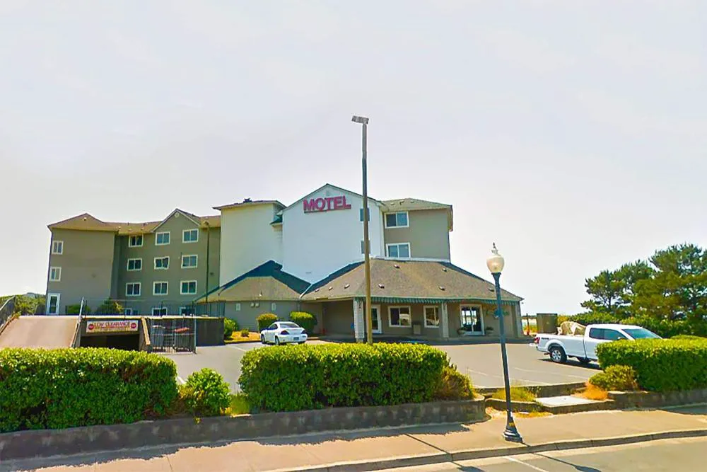 Siletz Bay Beachfront Hotel by OYO Lincoln City hotel hero