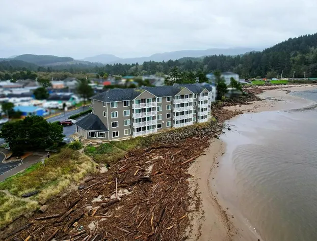 Siletz Bay Beachfront Hotel by OYO Lincoln City hotel detail image 2