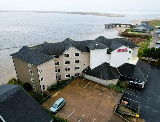 Siletz Bay Beachfront Hotel by OYO Lincoln City hotel detail image 4