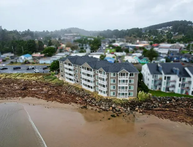 Siletz Bay Beachfront Hotel by OYO Lincoln City hotel detail image 3