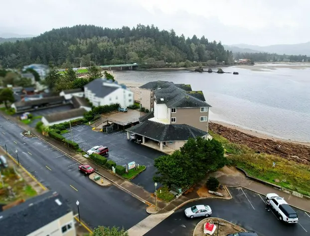 Siletz Bay Beachfront Hotel by OYO Lincoln City hotel detail image 4