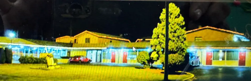 Wooden Shoe Motel hotel hero