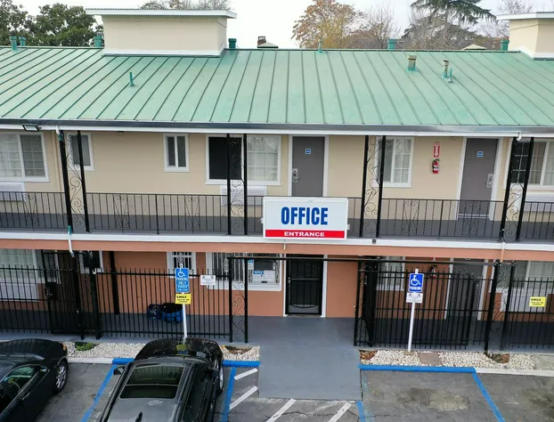 Stay inn suite hotel detail image 1