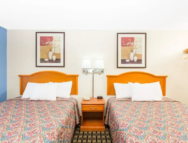 Days Inn by Wyndham Effingham hotel detail image 2