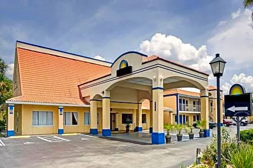 Zen Living Suites Extended Stay - Jacksonville - University Blvd hotel hero