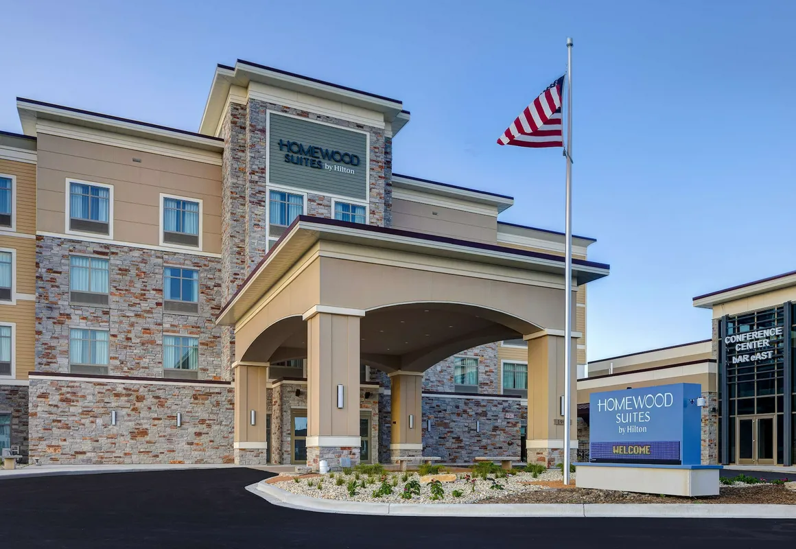 Homewood Suites by Hilton Oak Creek Milwaukee hotel hero
