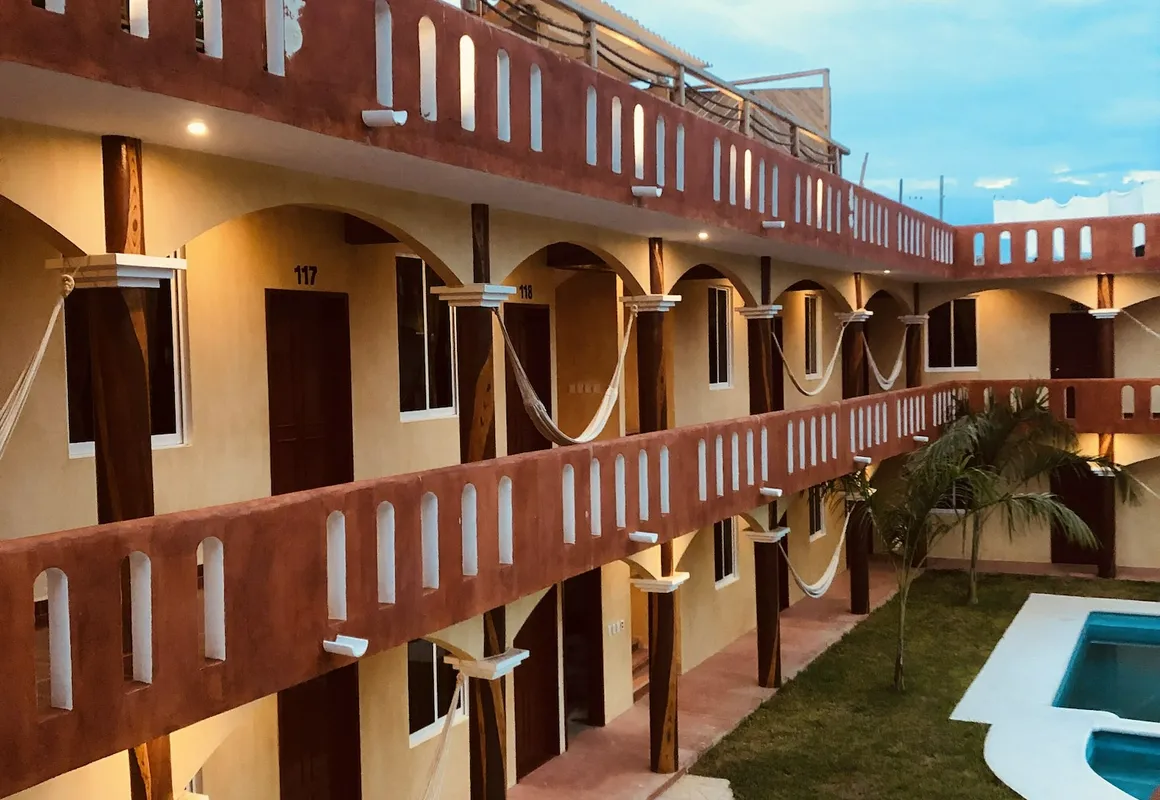 Los Amigos hotel hero