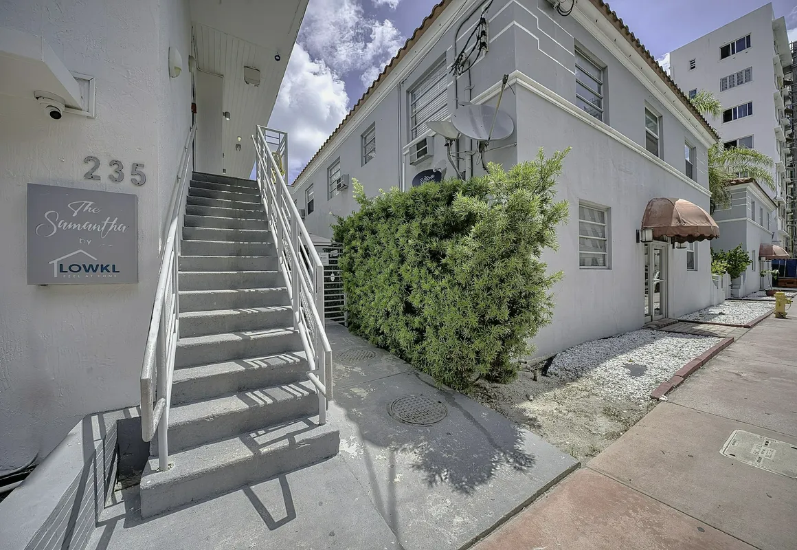 Samantha Apartments by Lowkl hotel hero