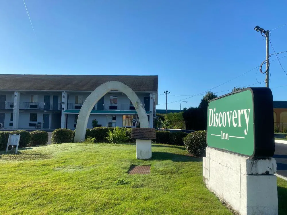 Discovery Inn Macon hotel hero