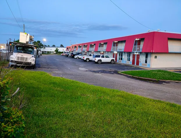 Clover Inn & Suites hotel detail image 2