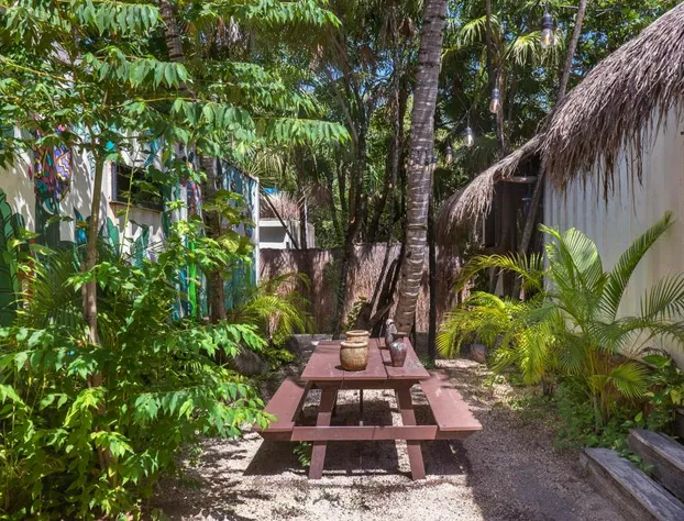 Pal Mar Glamtainer Tulum hotel detail image 1