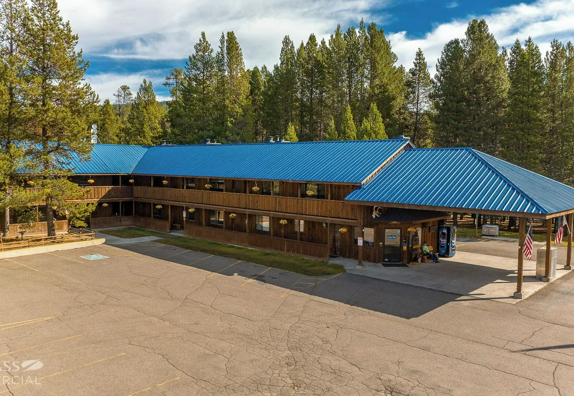 Willamette Pass Inn hotel hero