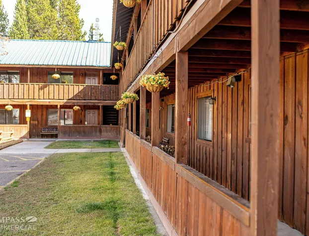 Willamette Pass Inn hotel detail image 2